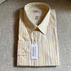 🌻HP🌻 Van Heusen long sleeve Dress Shirt